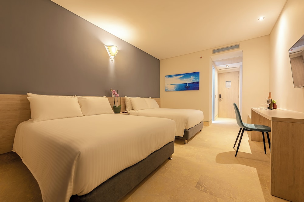 LUXURY, TWIN BEDS, GARDEN VIEW