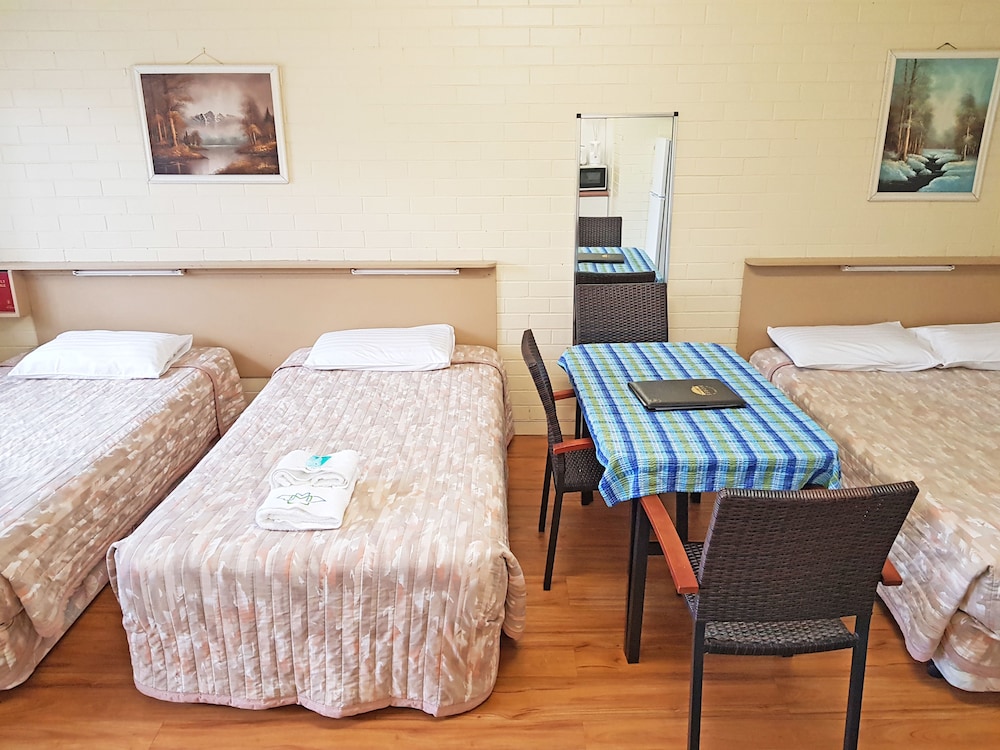 Maria Motel 48/60