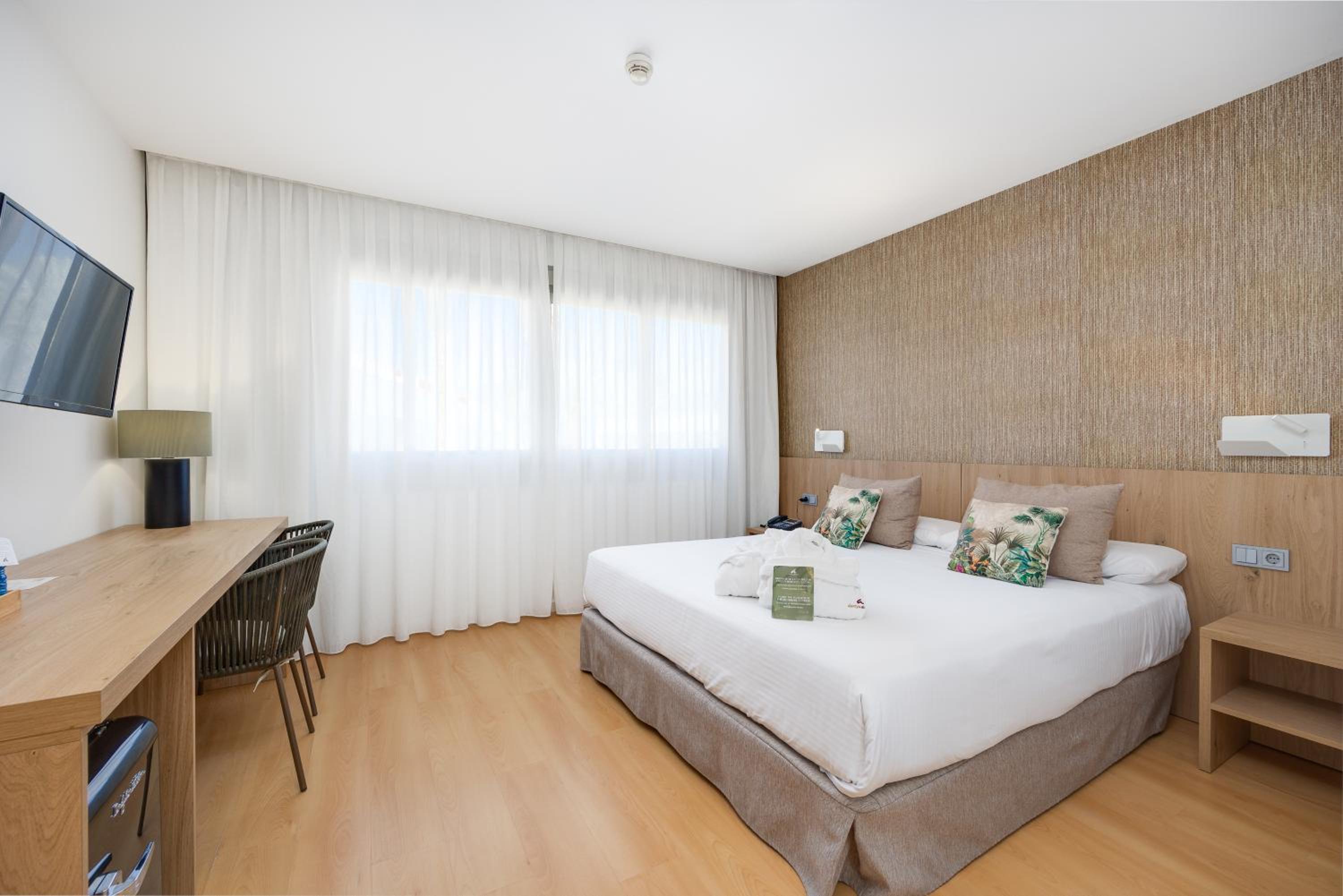Room, Double Bed