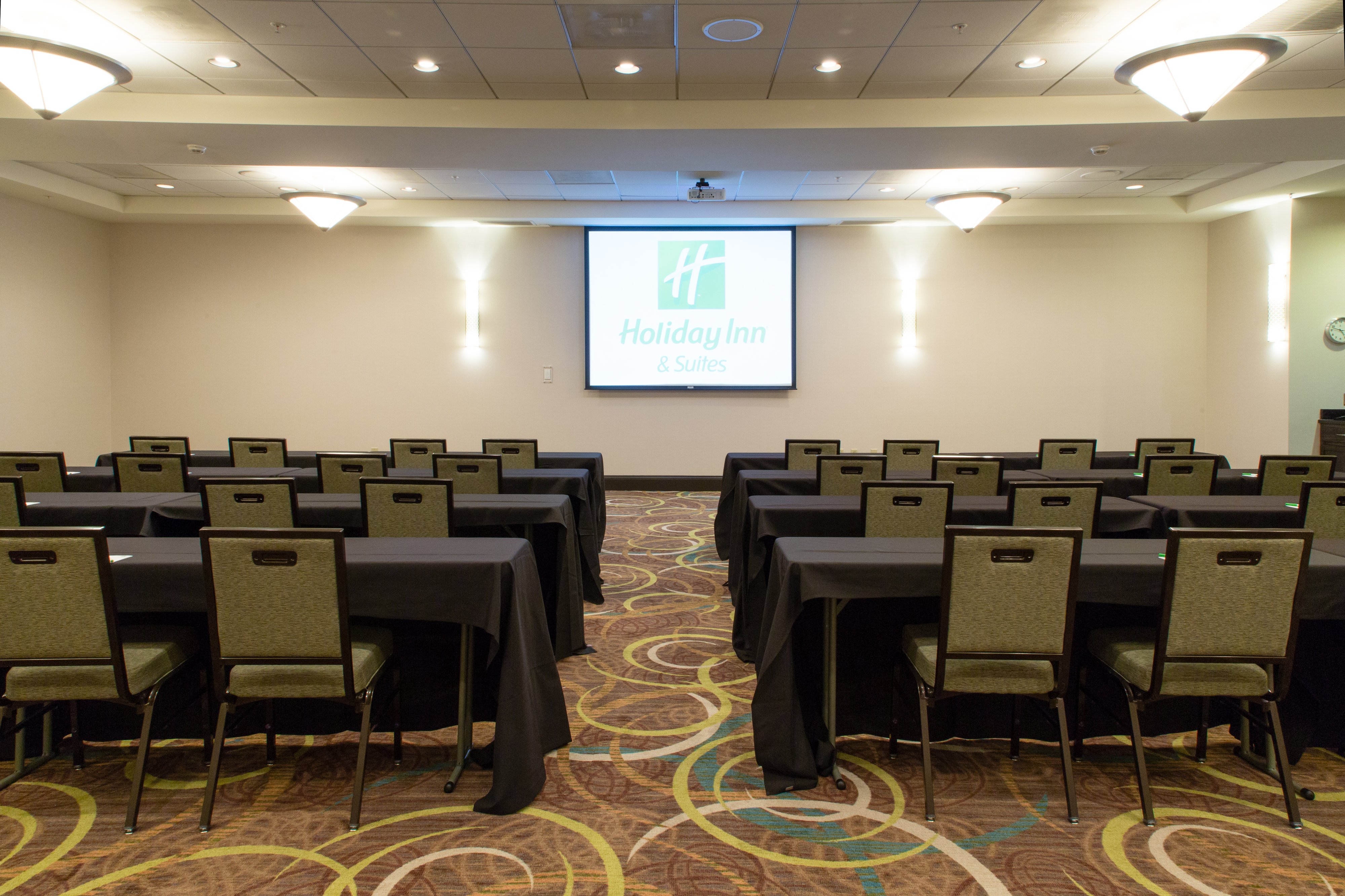 Holiday Inn Hotel Suites Bloomington Airport 38/50