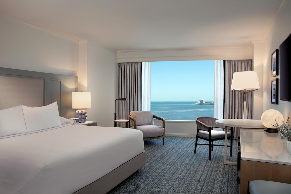 ROOM, KING BED, BAY VIEW