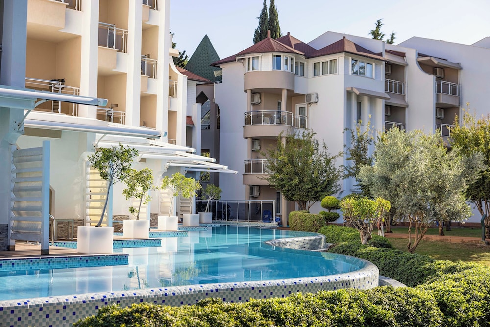 Family Life Pascha Bay Hotel 46/50