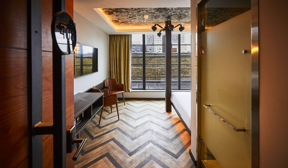 New Road Hotel 7/53