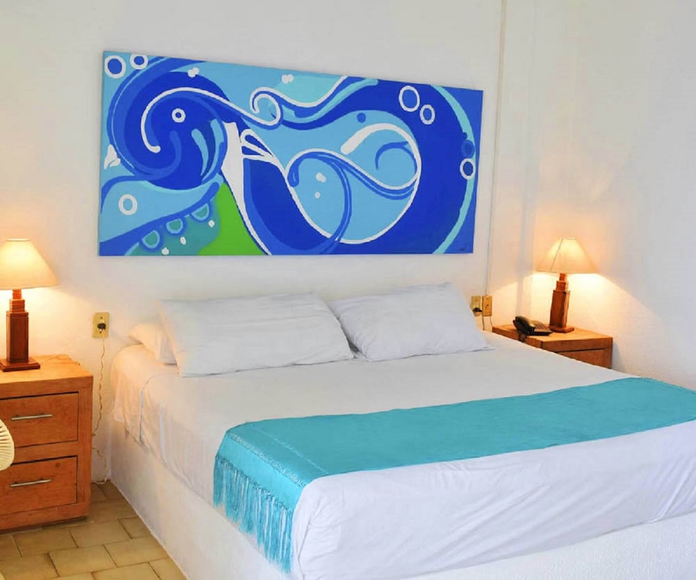 Emperador Vallarta Beachfront Hotel and Suites 36/74