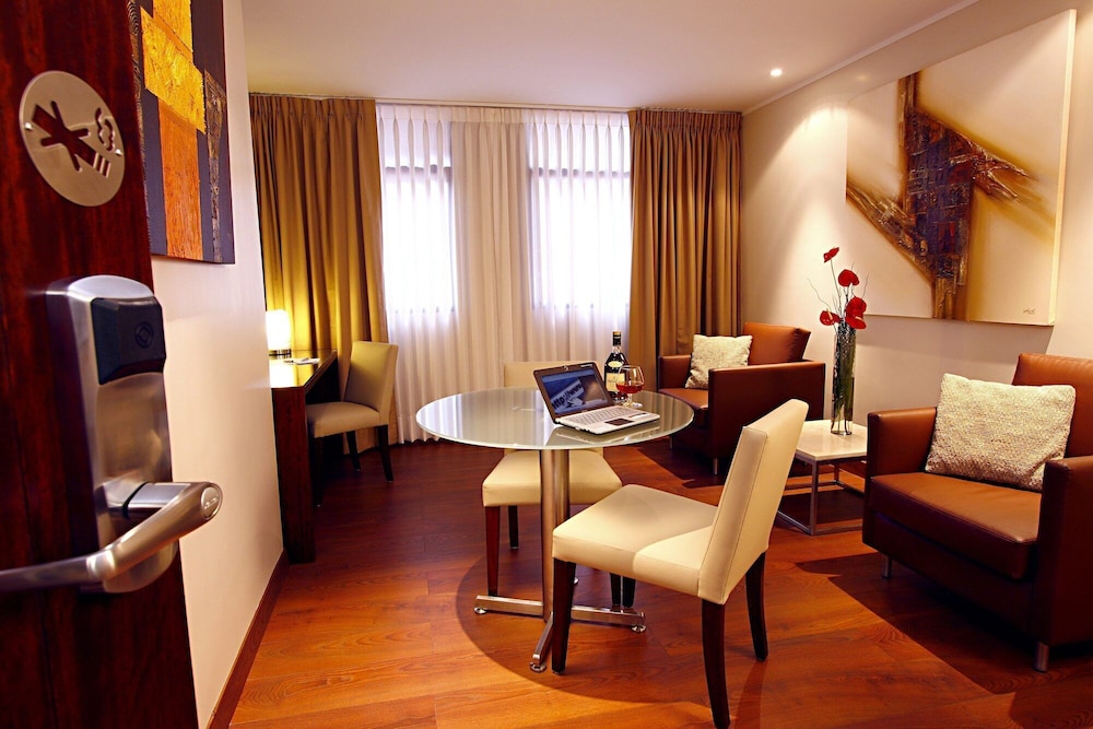 HOTEL REINA ISABEL 47/64