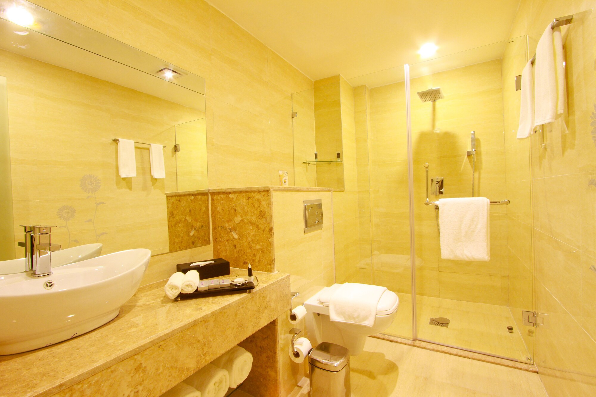 غرفة عائلية بسرير كوين وسريرين منفصلين، PrideInn Azure Hotel Nairobi Westlands 5/6
