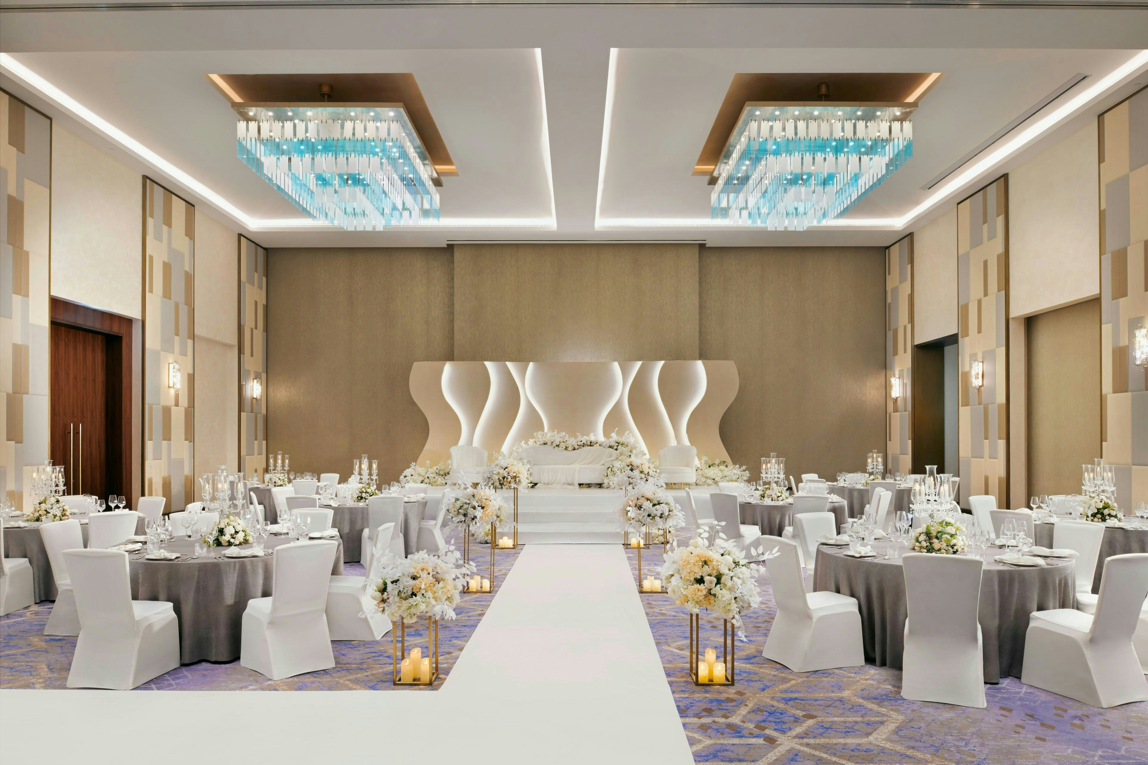 Holiday Inn Dubai Al Maktoum Airport 76/82