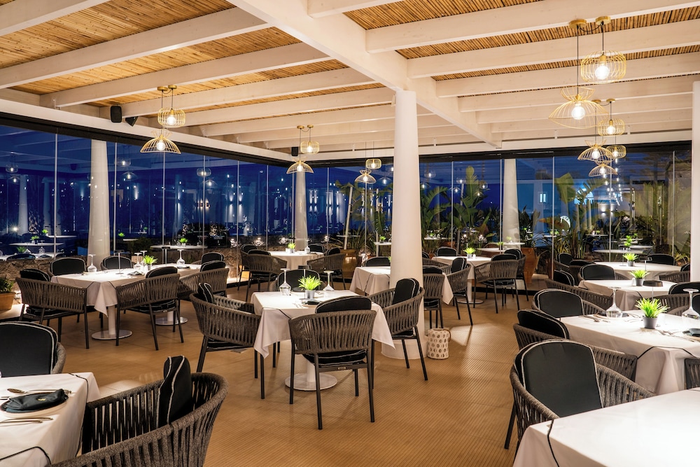 Cresanto Luxury Suites 44/60