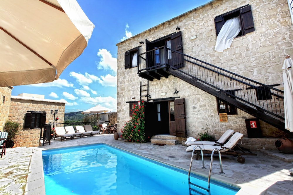 LEONIDAS VILLAGE HOUSES 15/45