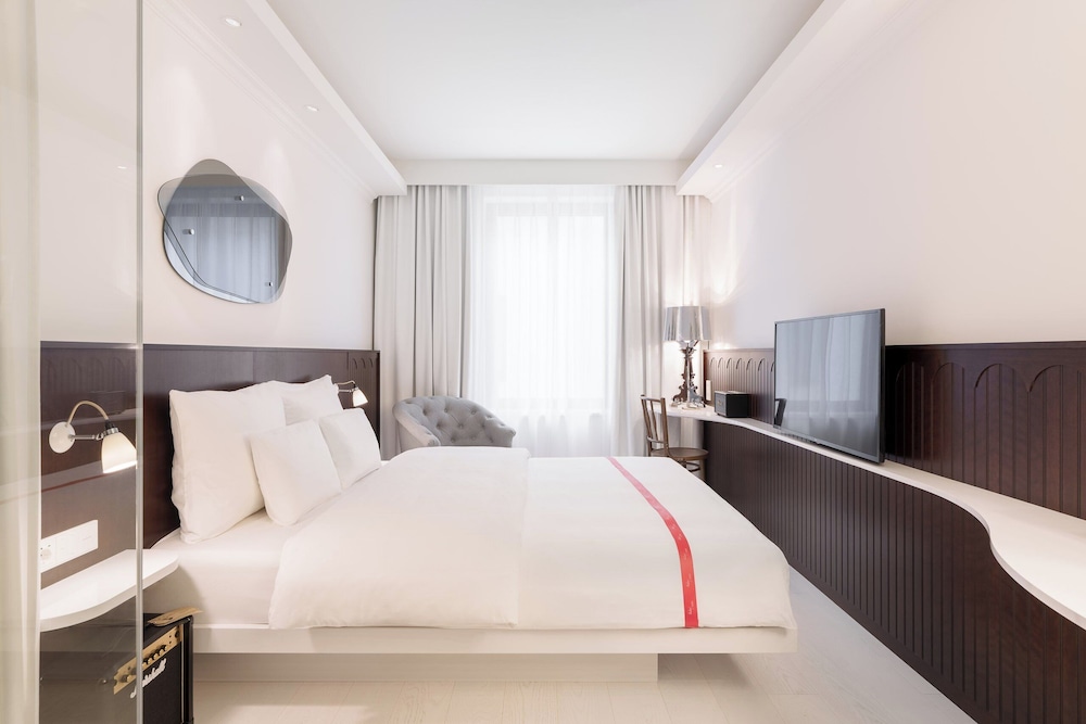 Ruby, Select, Queen Bed