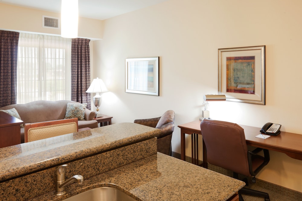 Staybridge Suites Lafayette Airport 35/63