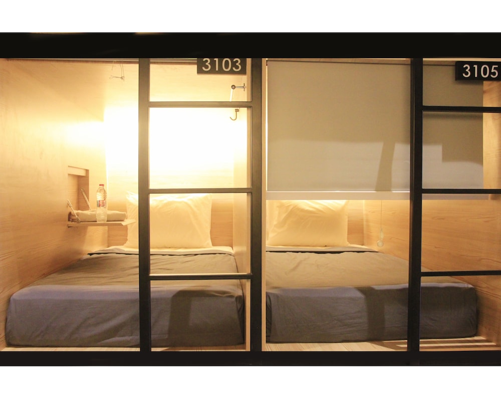 Livinn Hostel City Center Surabaya 13/21
