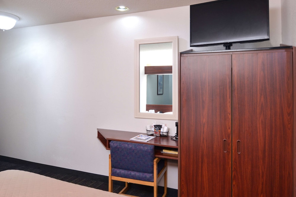 Americas Best Value Inn and Suites Maryville 36/39