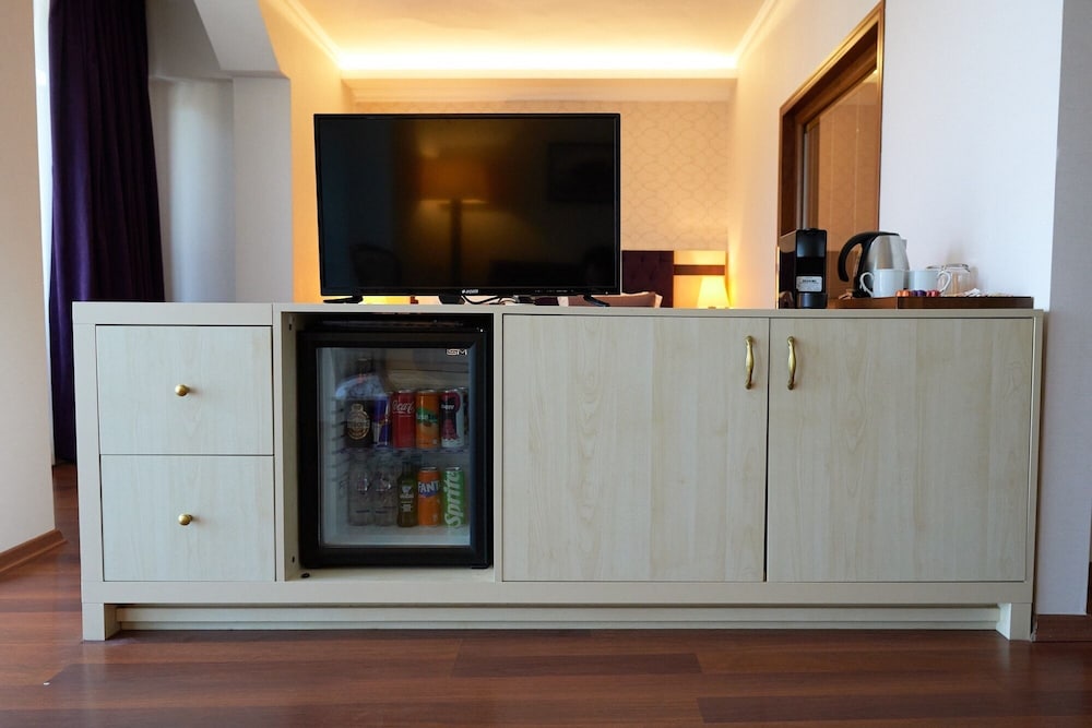 Phellos Suites 5/50