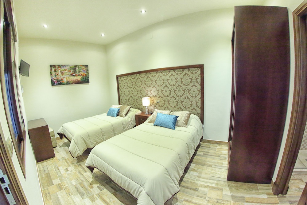 HOSTAL GARLU 13/41