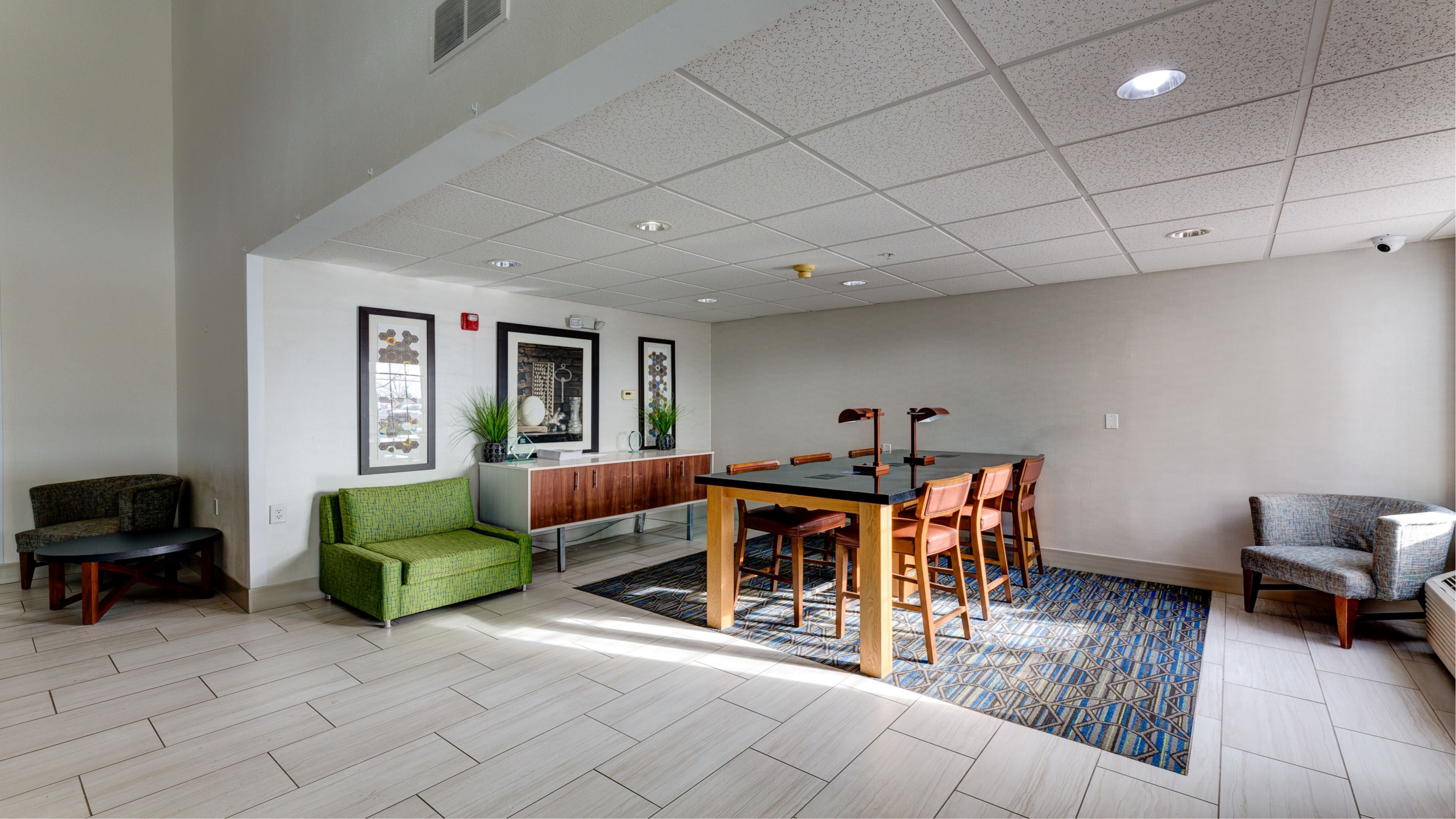 Holiday Inn Express Hotel Suites Ashtabula Geneva 4/24
