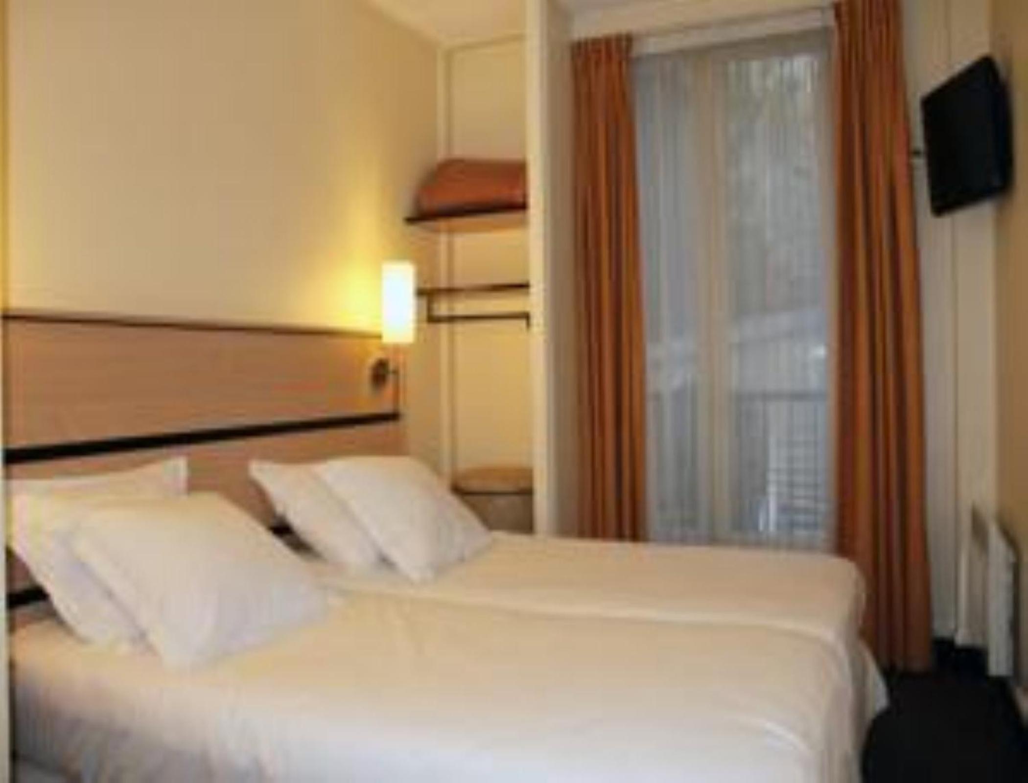 NEW HOTEL SAINT LAZARE 12/45