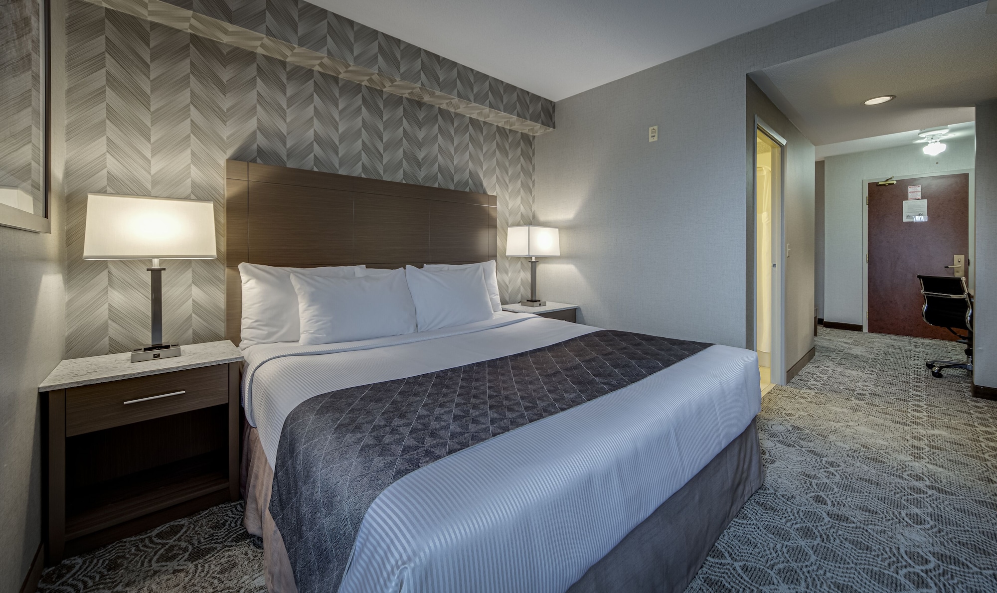 SUITE, KING BED, SOFA