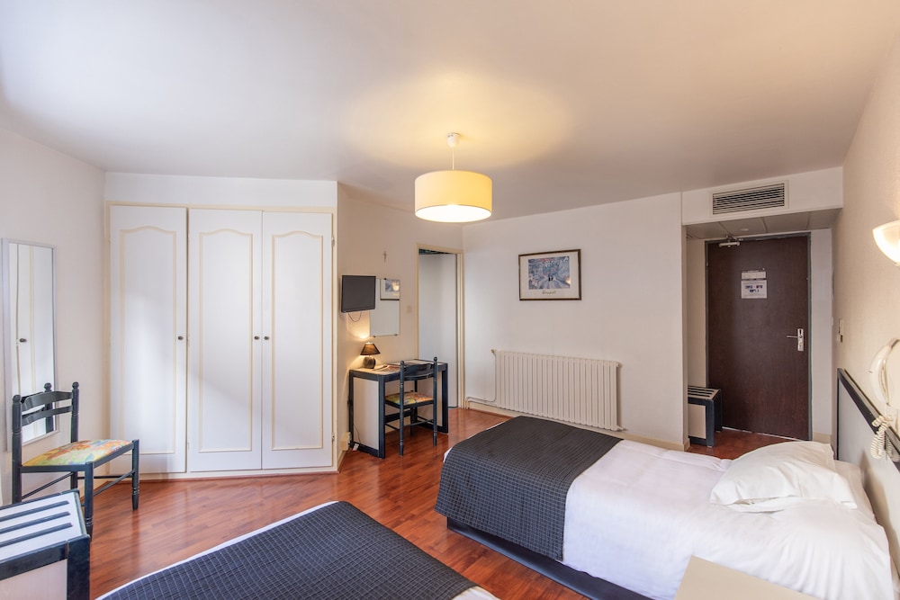 Room, Twin Beds