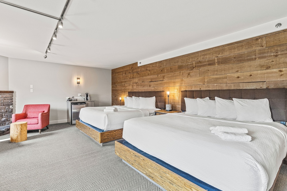 DELUXE, KING BED