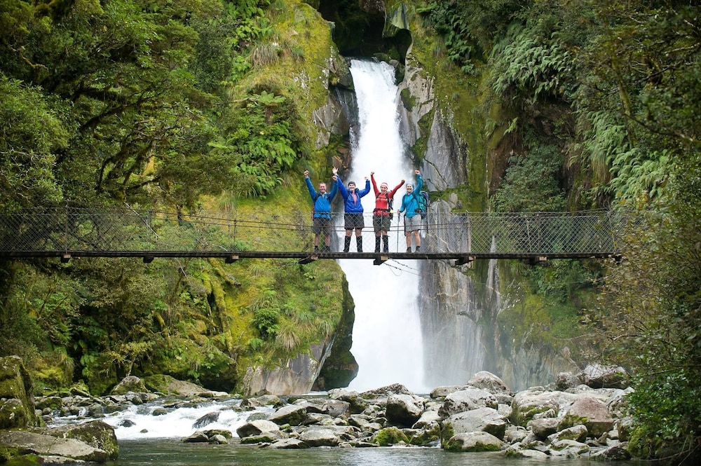 FIORDLAND LODGE 21/72