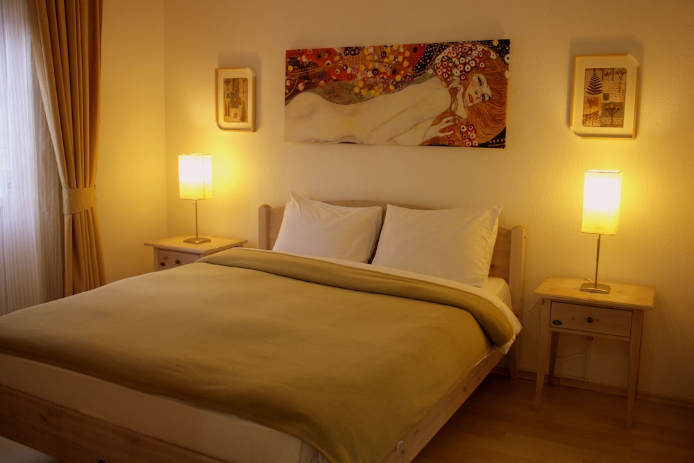 Berg Hotel 12/50