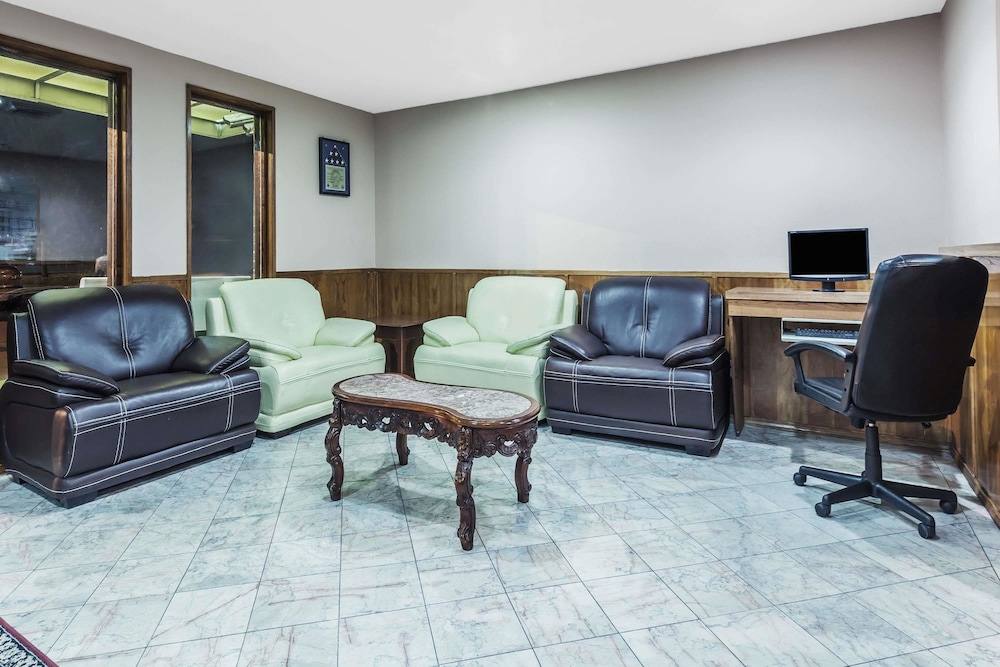 Super 8 By Wyndham Irving Dfd Airport South 16/22