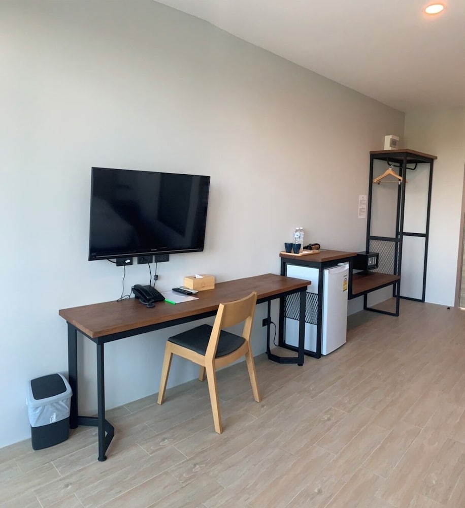 Atom Phuket Hotel -SHA Plus 40/50
