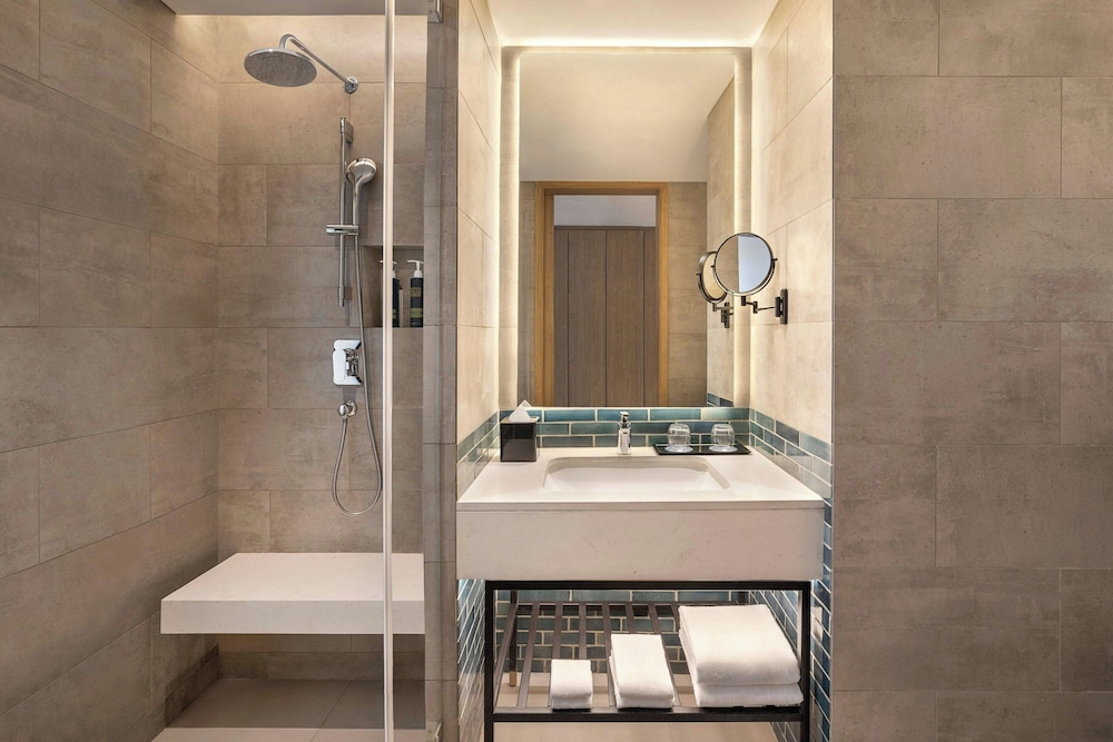 Four Points by Sheraton Chennai, Velachery 46/47