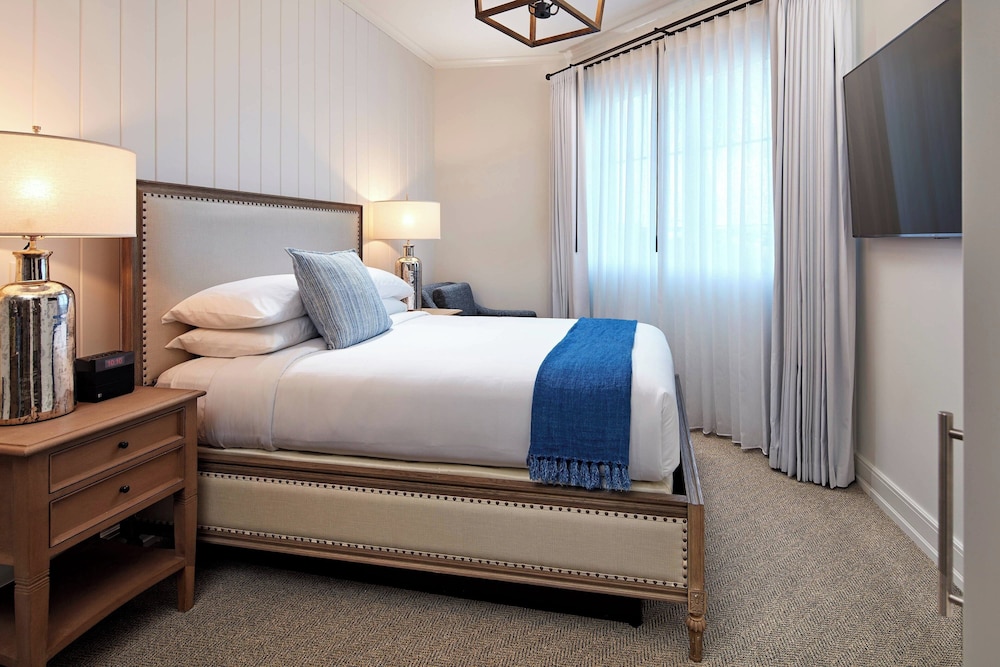 جناح بسرير كينج بغرفة نوم واحدة مع أريكة، Vespera Resort on Pismo Beach, Autograph Collection 2/2