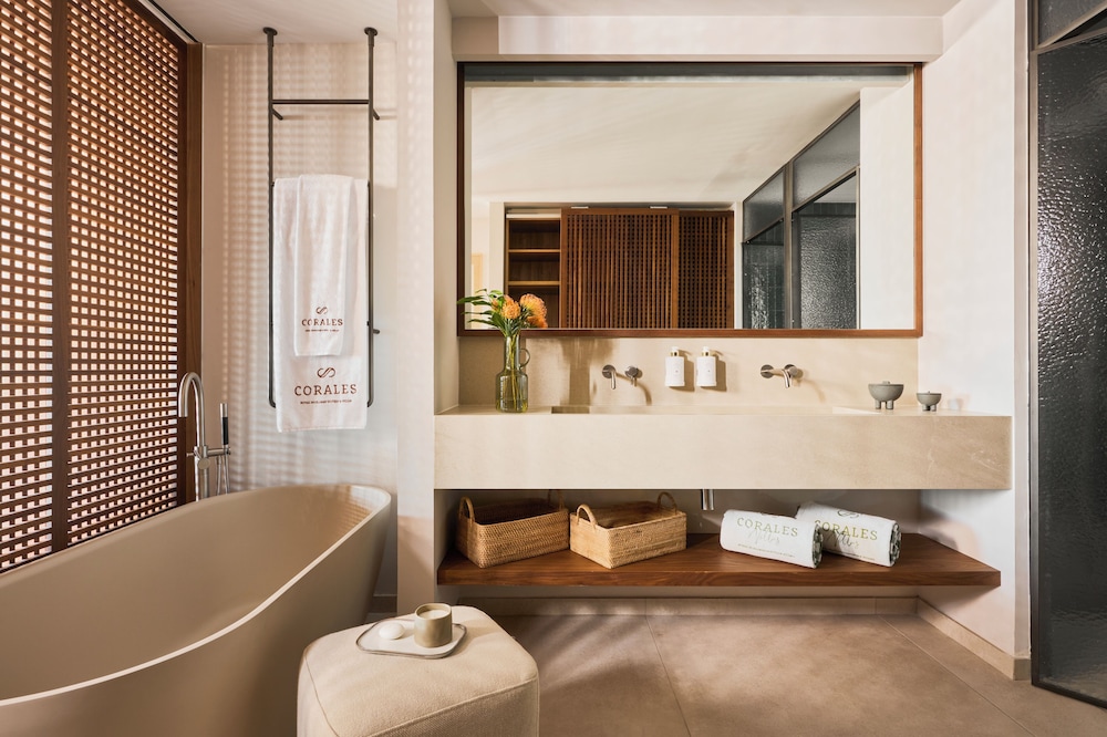 Royal Hideaway Corales Villas 48/50