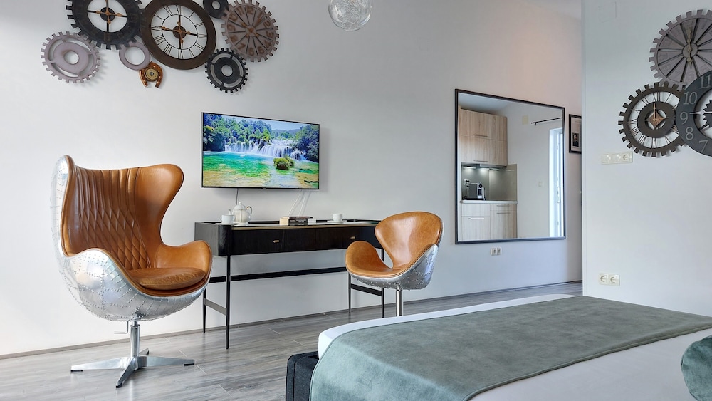 Refresh Boutique Apartments 37/50