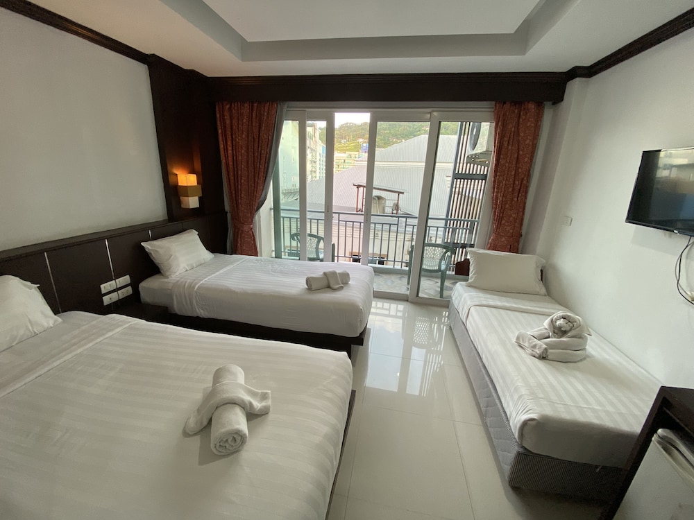 1 BEDROOM, FAMILY, TRIPLE, CITY VIEW