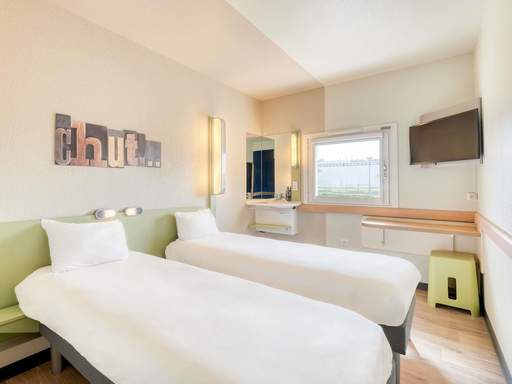 Room, Twin Beds