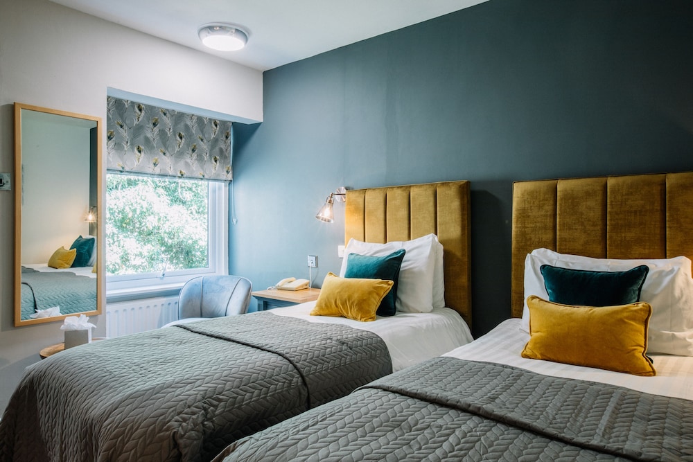 Classic, Twin Beds