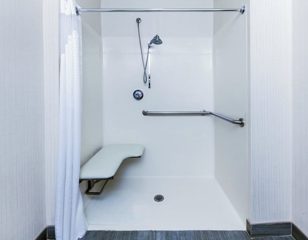Holiday Inn Express Hotel And Suites Houston East 50/50