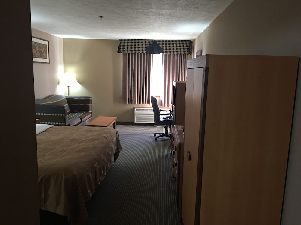 Quality Inn Nashville Bloomington 30/47