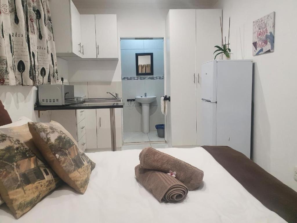 Cammys Guest House 24/47
