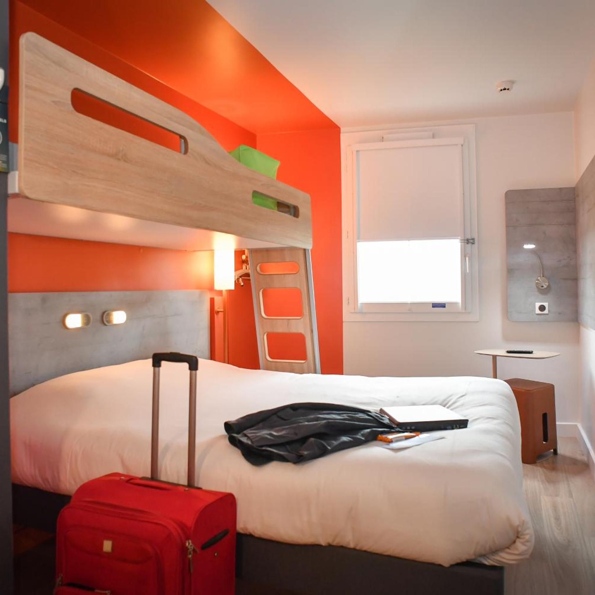 Room, Triple