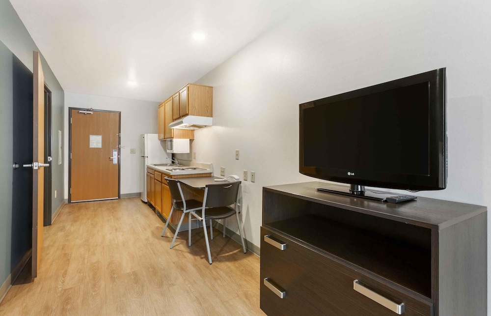 Extended Stay America Select Suites Phoenix North 38/52