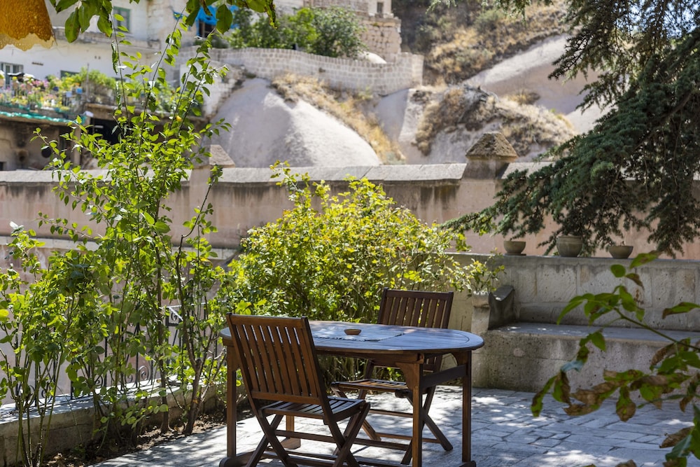 El Puente Cave Hotel 38/50