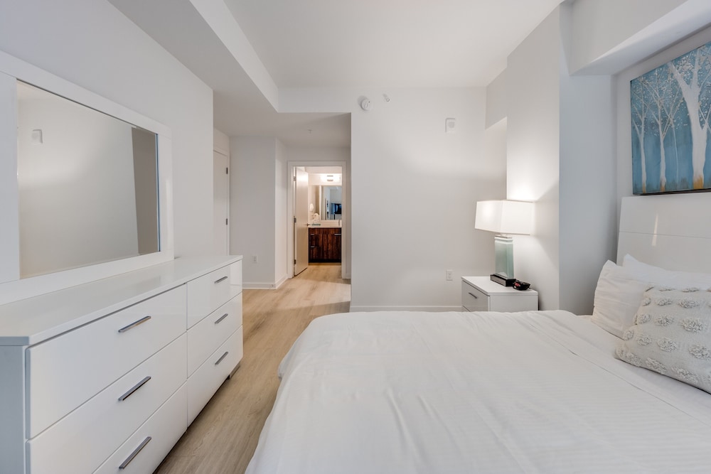 Global Luxury Suites at Capitol Hill 15/49