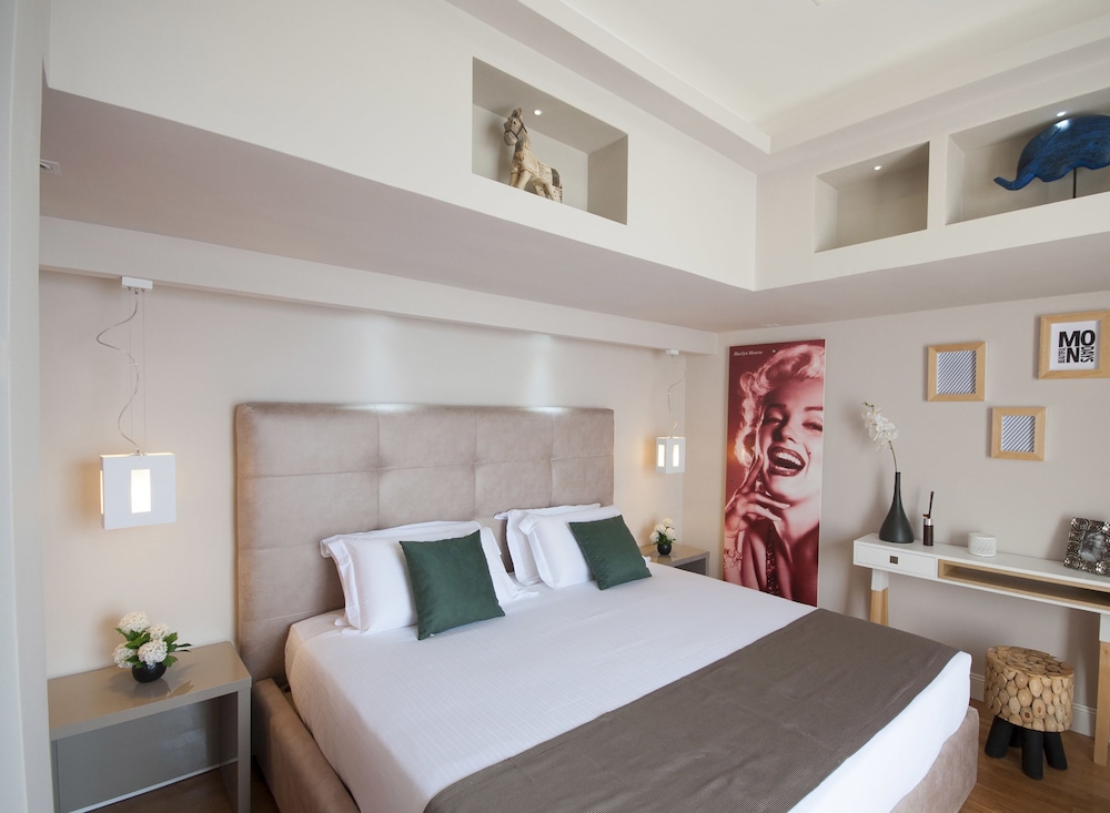 JUNIOR SUITE, KING BED, CITY VIEW, TERRACE