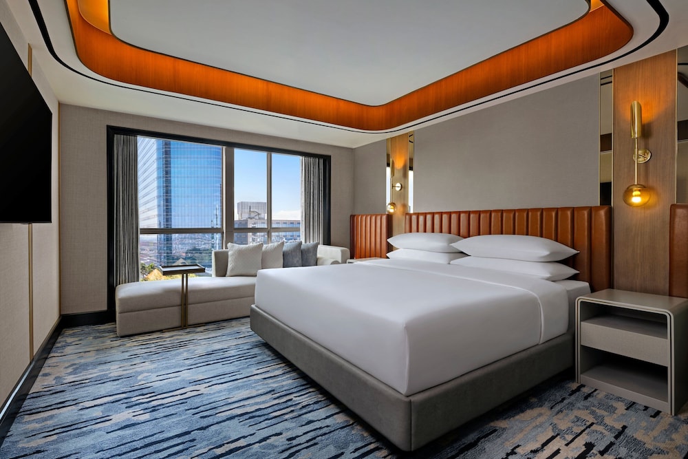 2 Bedrooms, Club, Suite