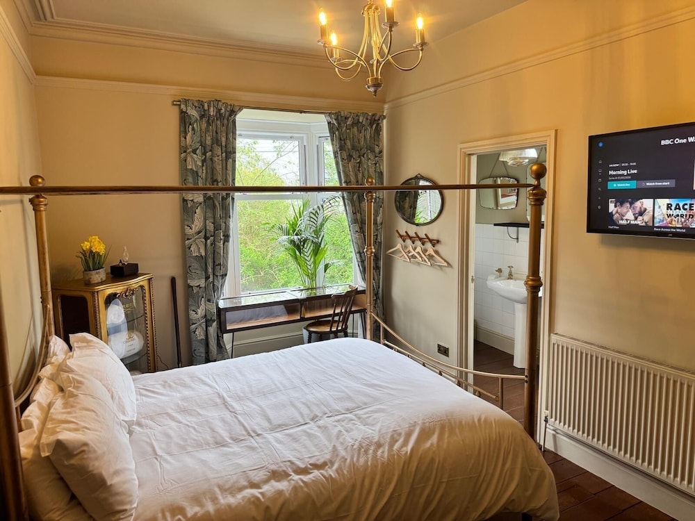 James' Place At Brynawel 11/48