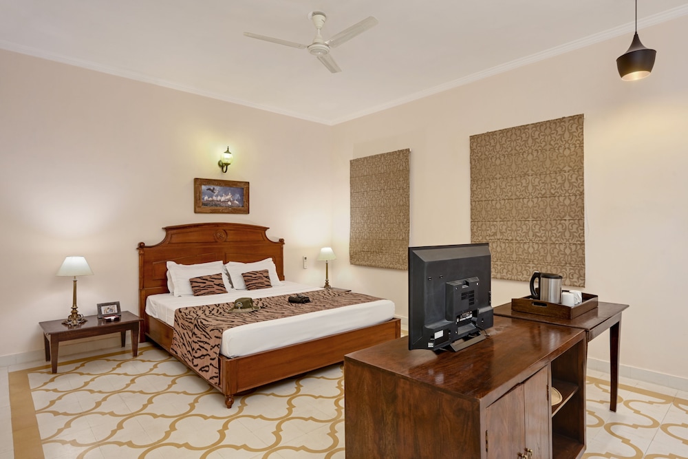 Hotel Dev Vilas 32/72