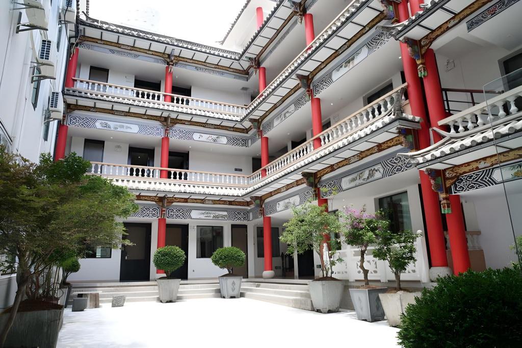 Home Inn Plus (Dali Ancient City South Gate) 5/42