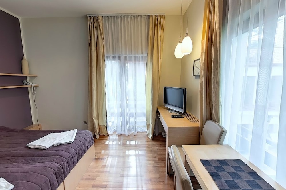 Royal Mediterran Hotel 6/50