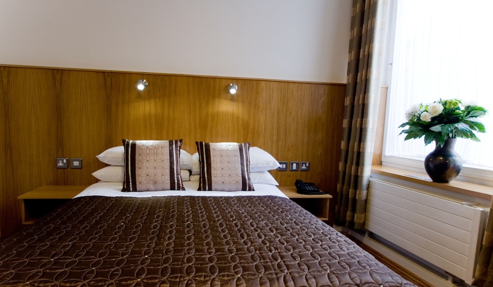 Blooms Hotel 15/28