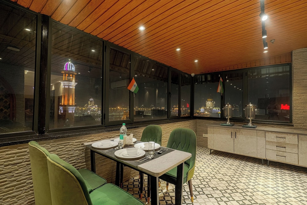 INDUS HOTEL 33/51
